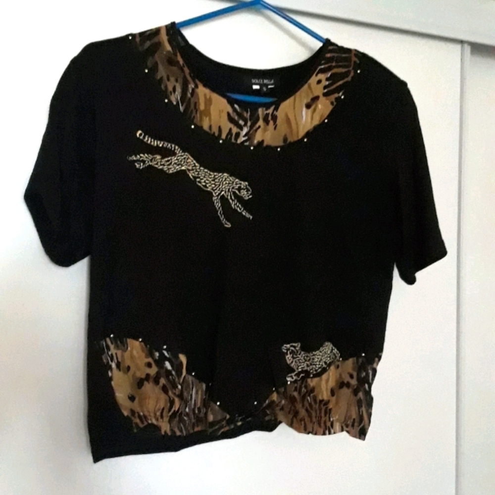 2/26.00 Shirt Leopard themed